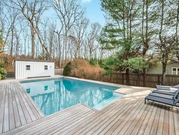 Luxurious 3-Bedroom Retreat in Hampton Bays - Your Coastal Escape Awaits
